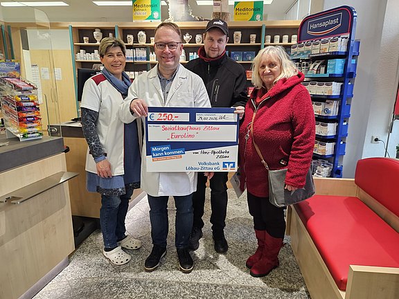 Übergabe der Spende an das soziale Möbelhaus "Eurolino" in Zittau